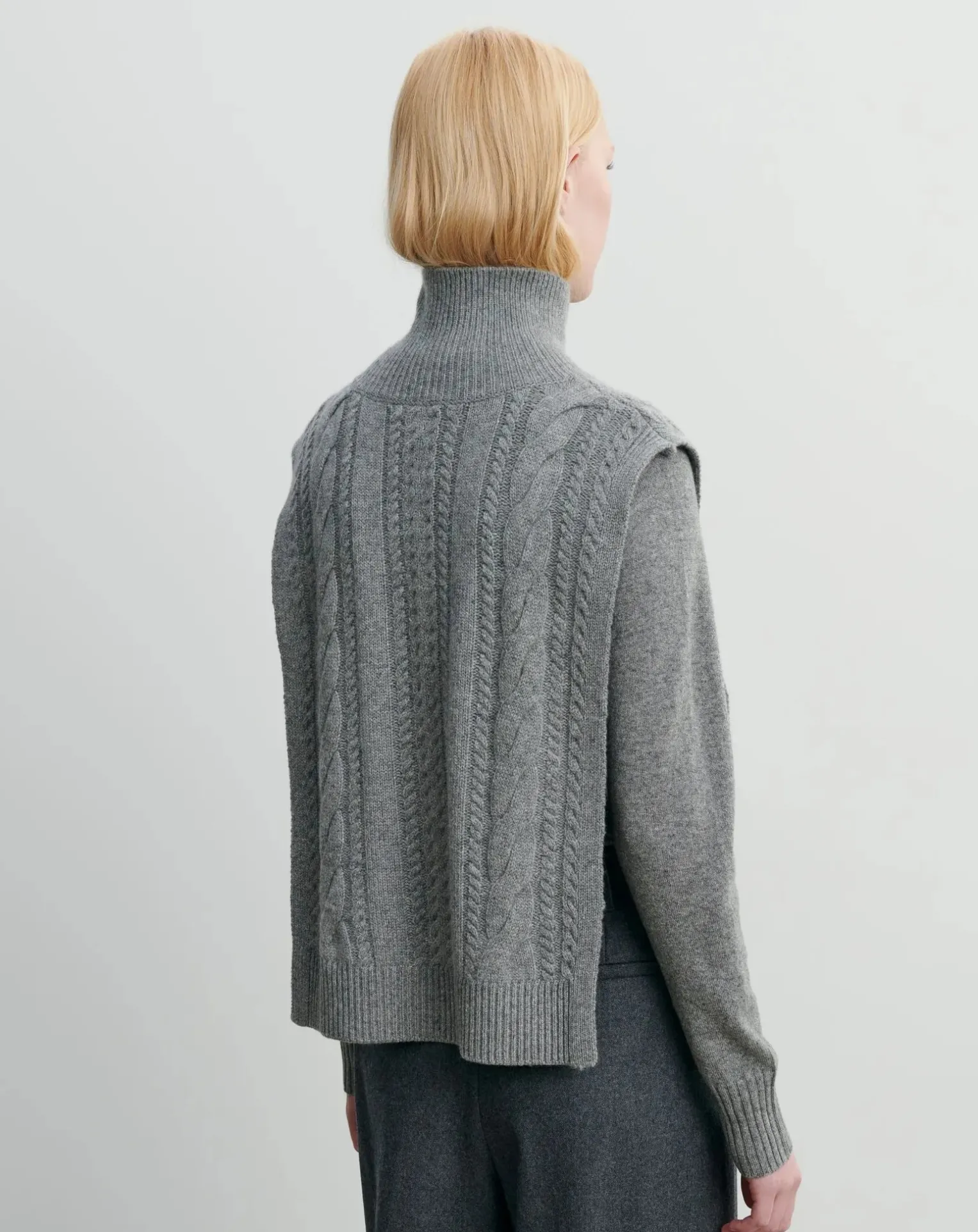 Cashmere Buttoned Twisted Plastron