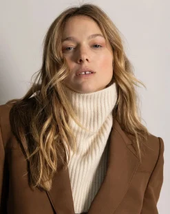 Cashmere collar