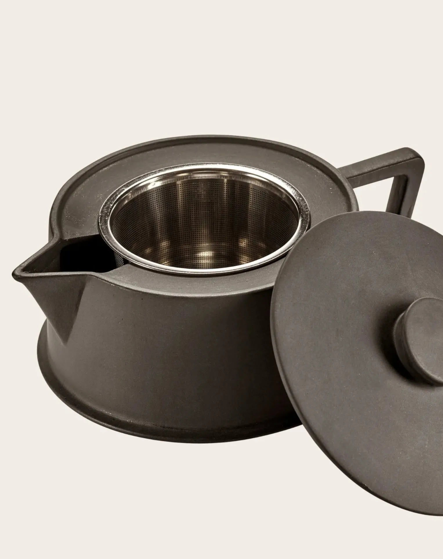 Dune teapot, Kelly Wearstler