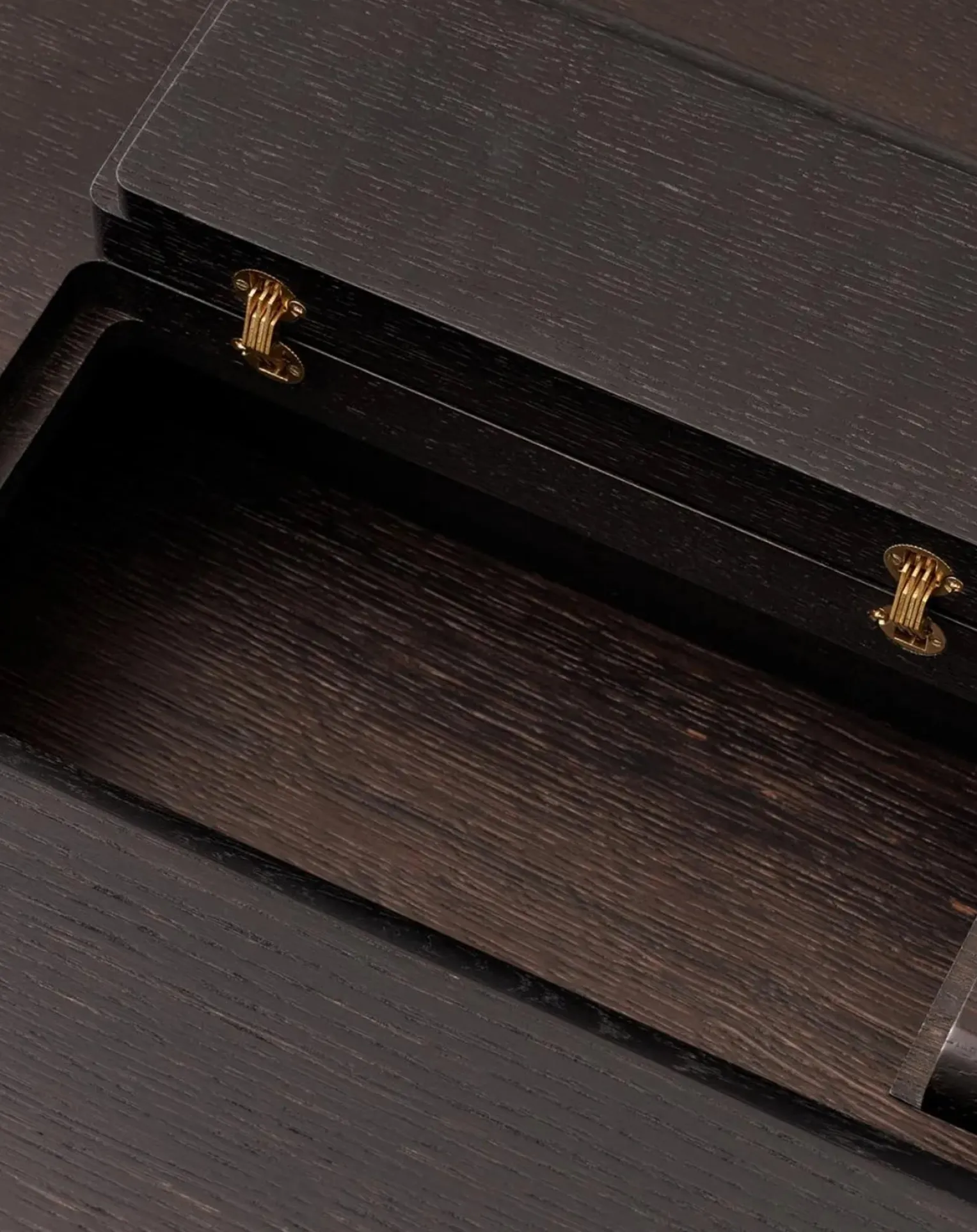 Ita OS1 dining table