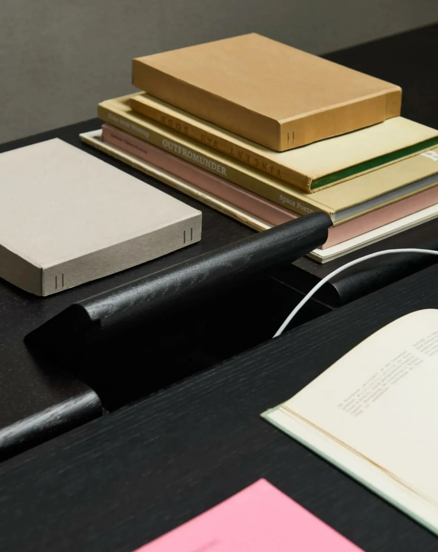 Ita OS1 dining table