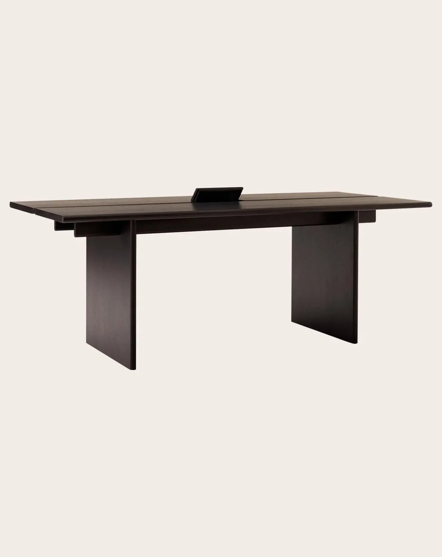 Ita OS1 dining table
