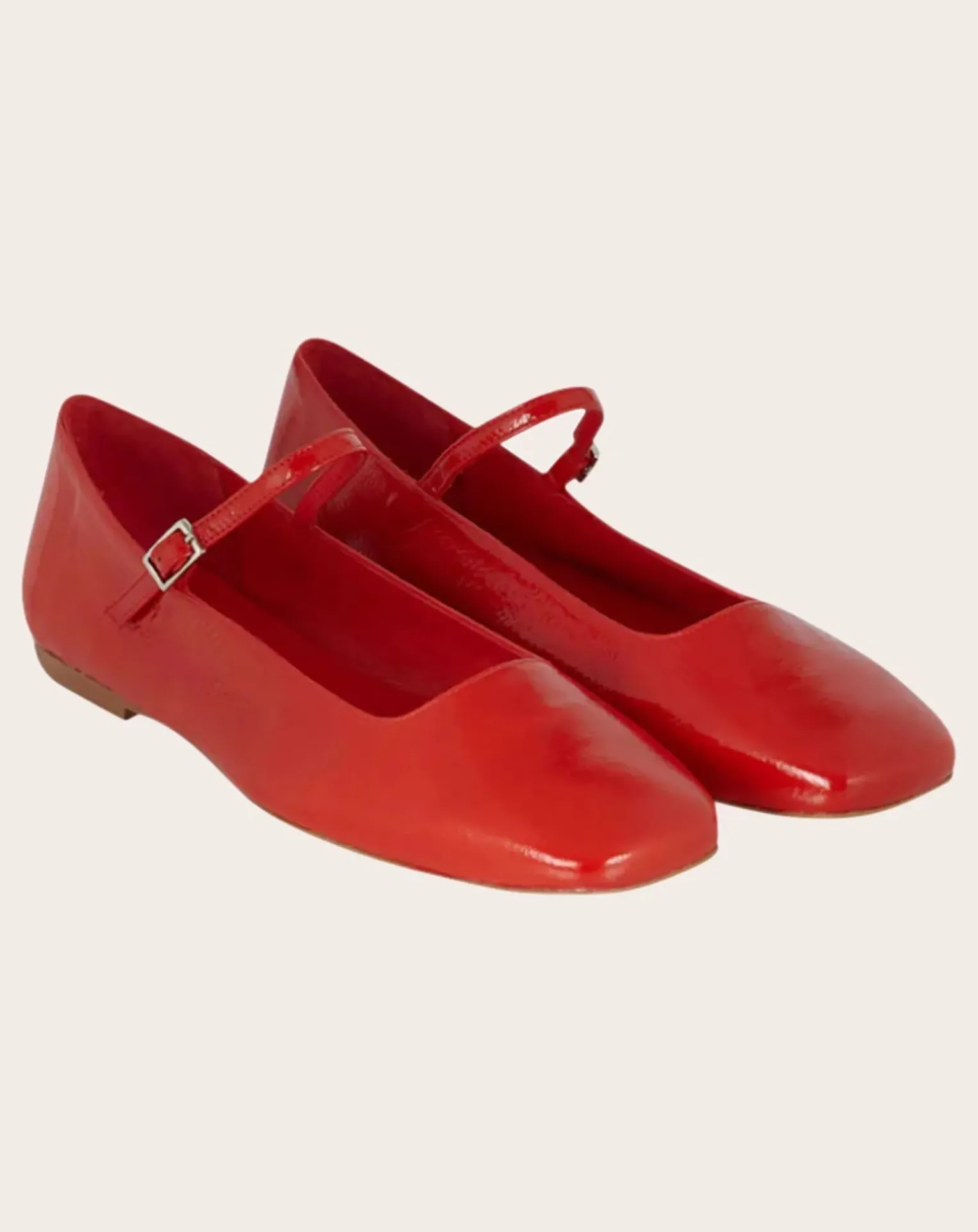 Julieta patent ballerinas