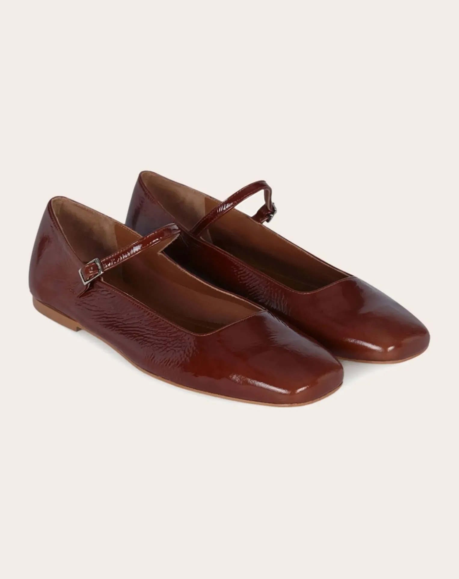 Julieta patent ballerinas