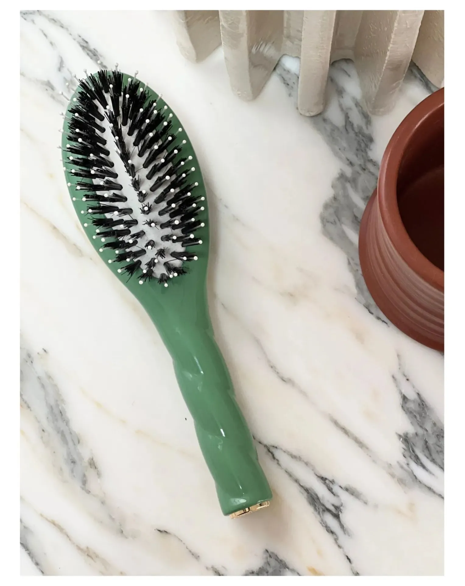 N°03 The Essential Soft Hairbrush - Sensitive Scalp