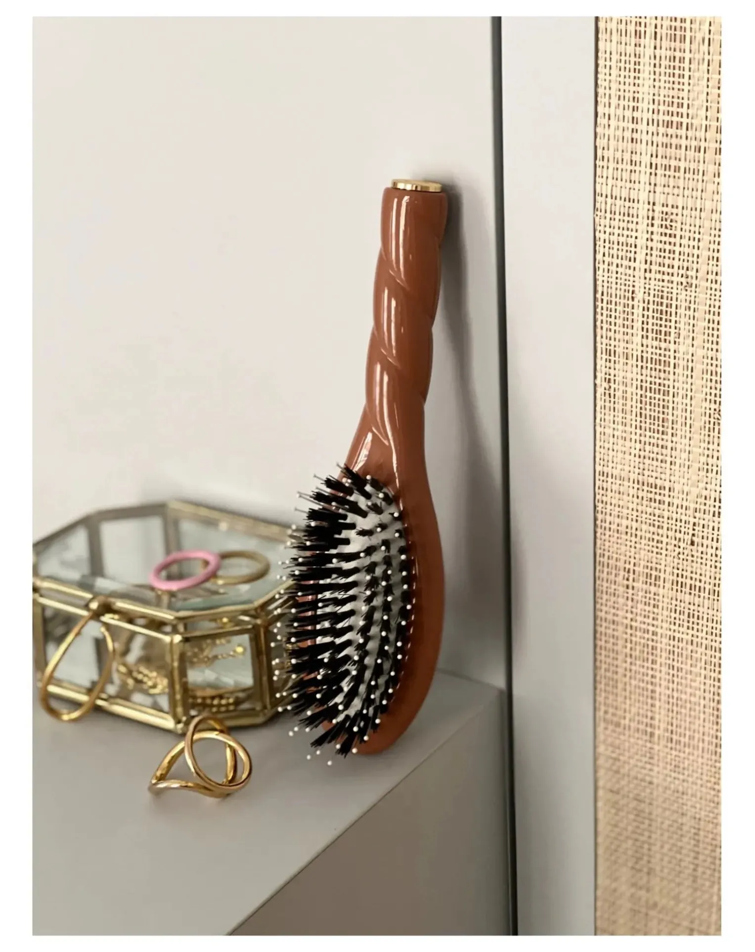 N°03 The Essential Soft Hairbrush - Sensitive Scalp