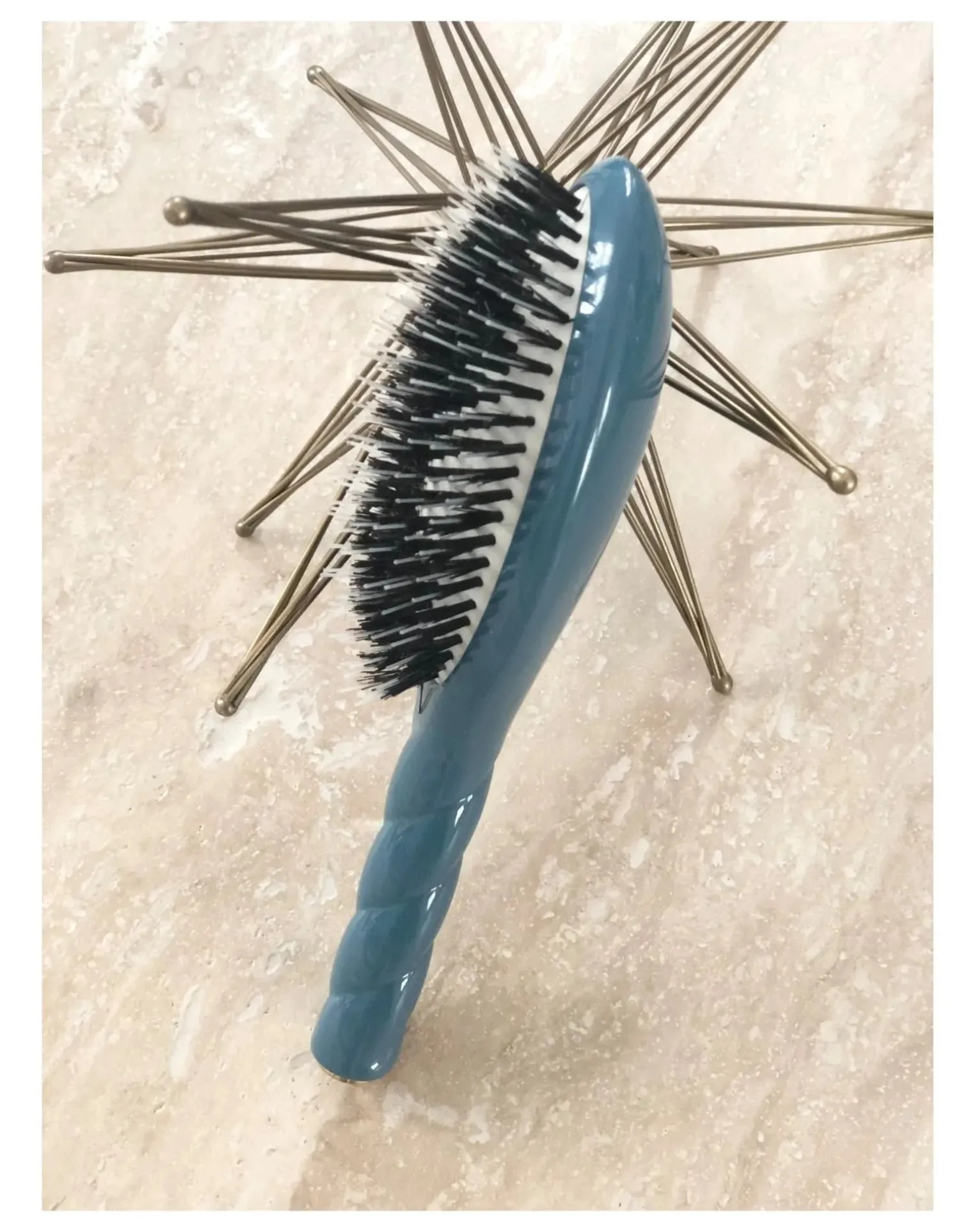 The Essential N°02 Hairbrush - Care & Detangling