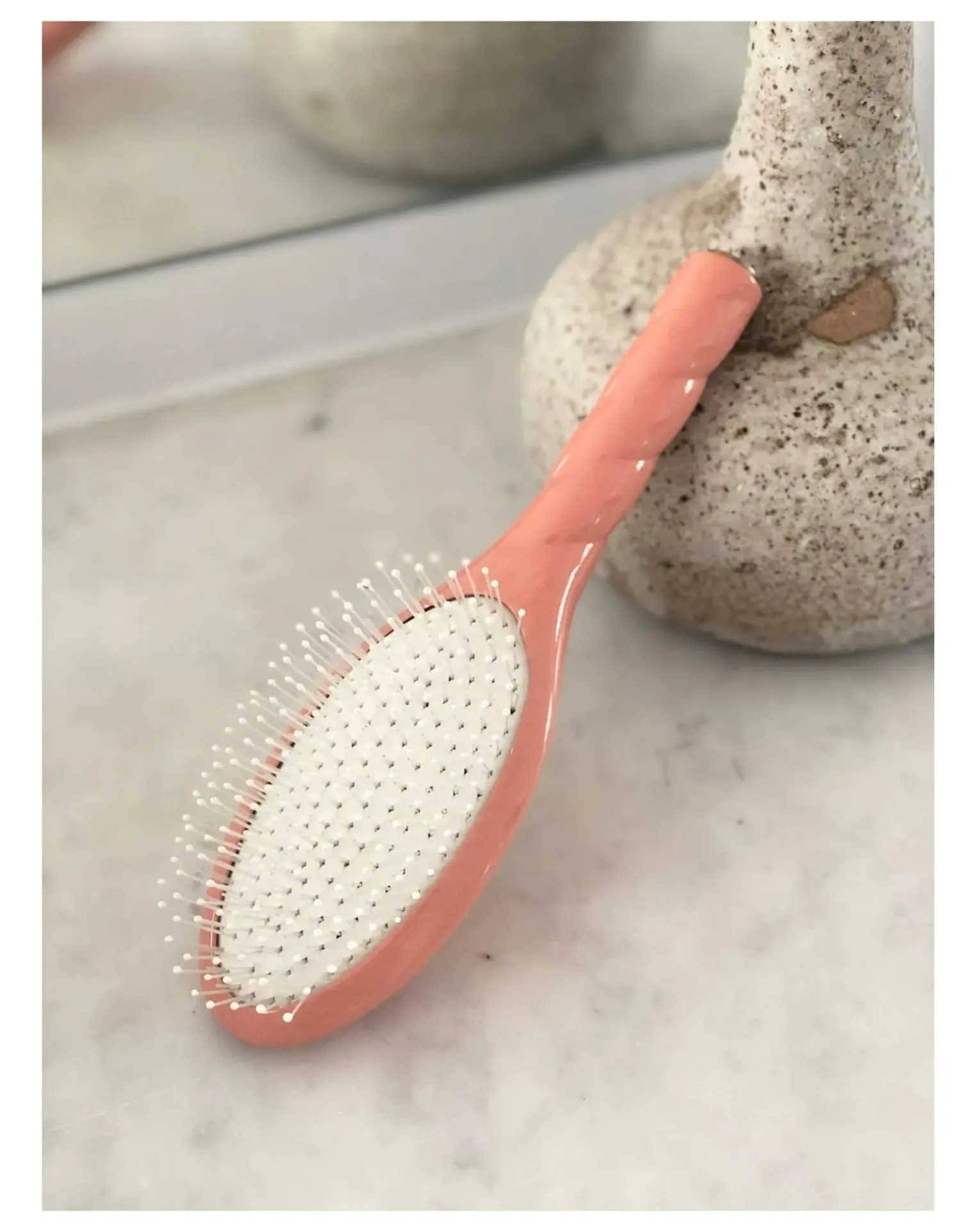 The Miracle N°4 Hairbrush - Detangling & Massaging