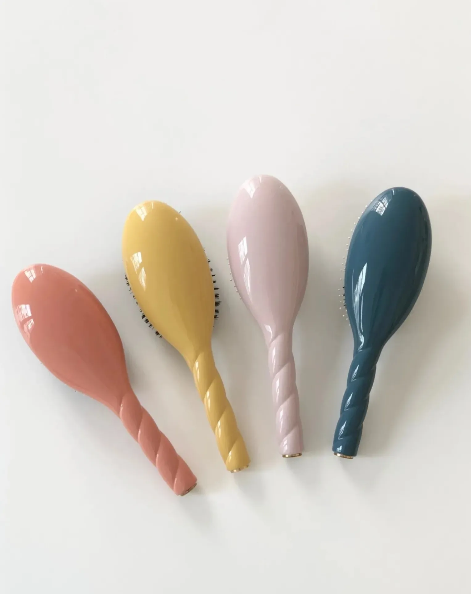 The Miracle N°4 Hairbrush - Detangling & Massaging