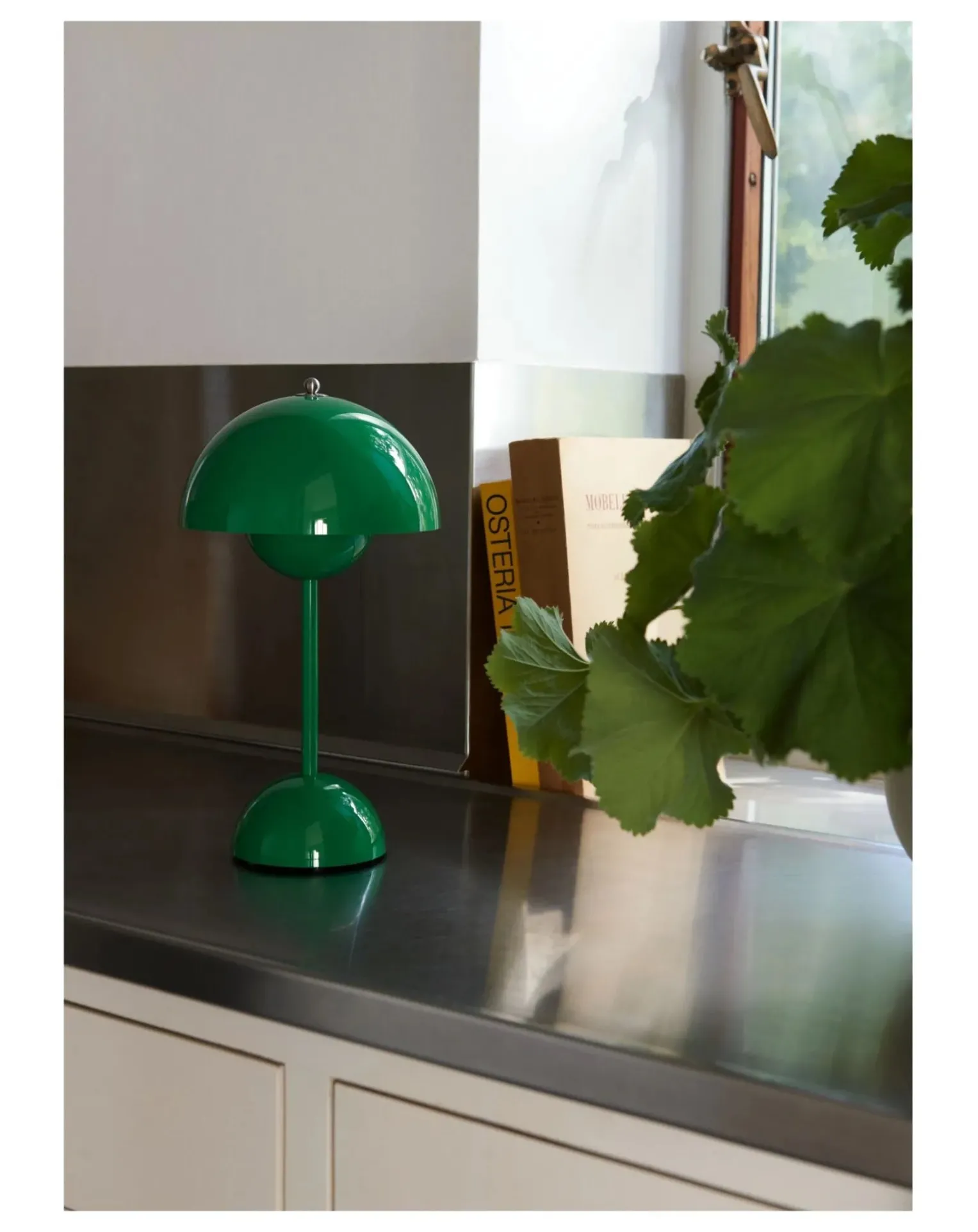 VP9 Flowerpot Portable Table Lamp, Vernon Panton